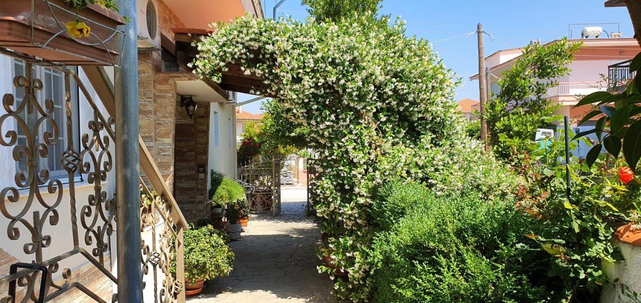 House In The Village Fotolívos Екстериор снимка