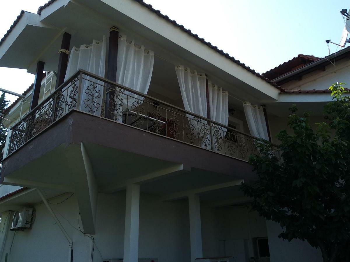 House In The Village Fotolívos Екстериор снимка